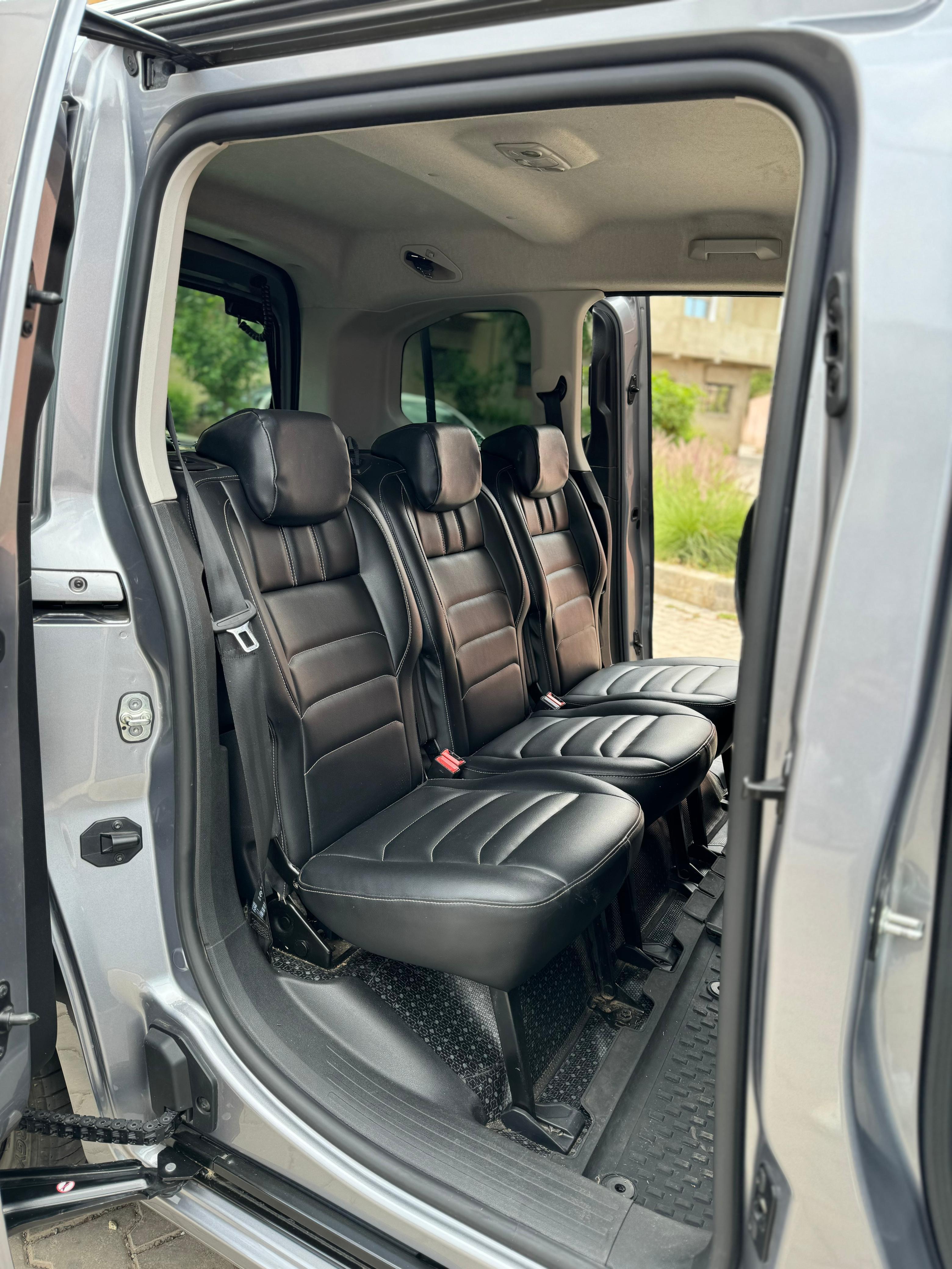 Lazrak auto Citroen berlingo 2023 